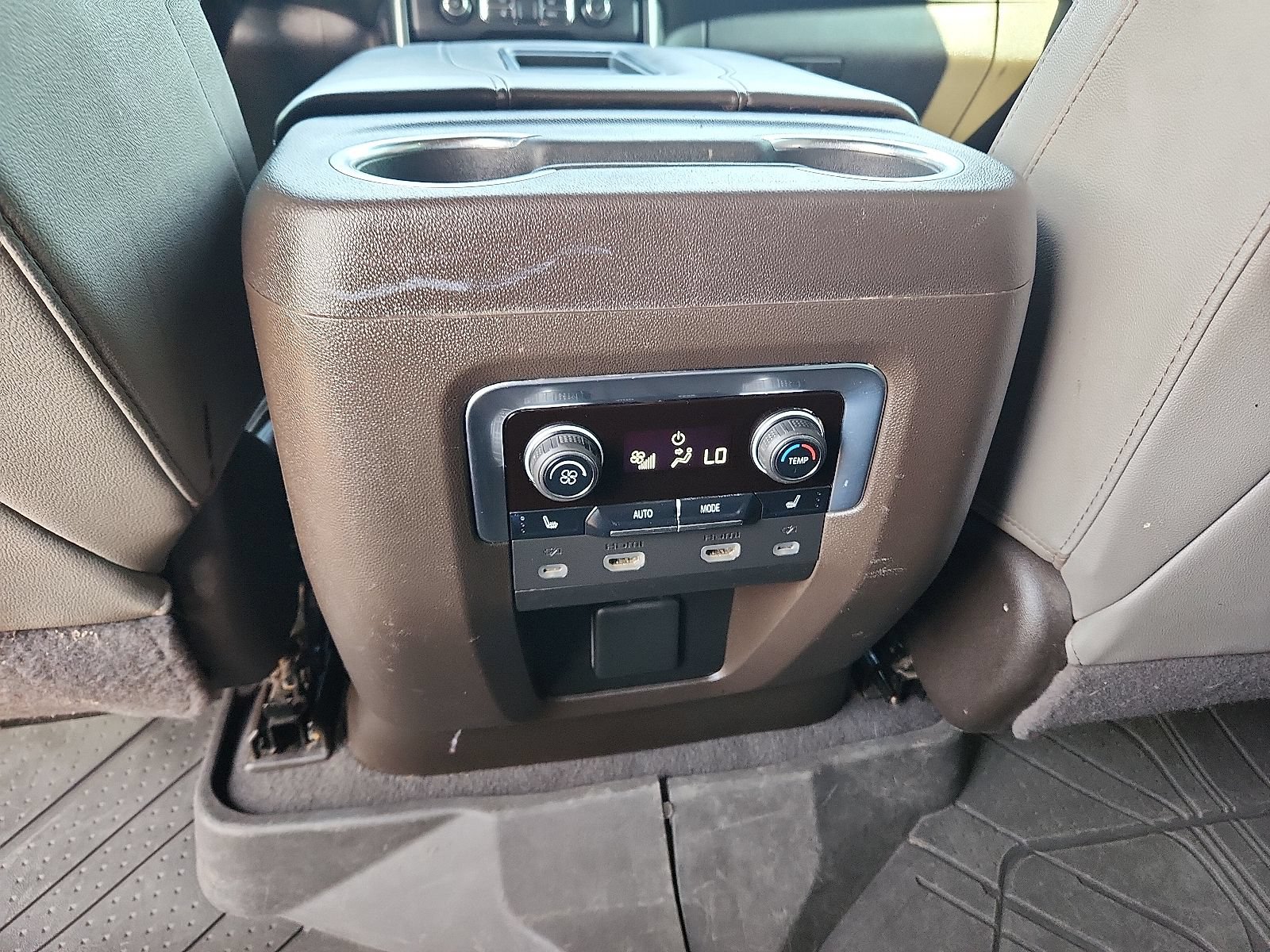 Used 2022 Chevrolet Suburban Z71 w/ Z71 Off-Road Package AWD/4WD image 10