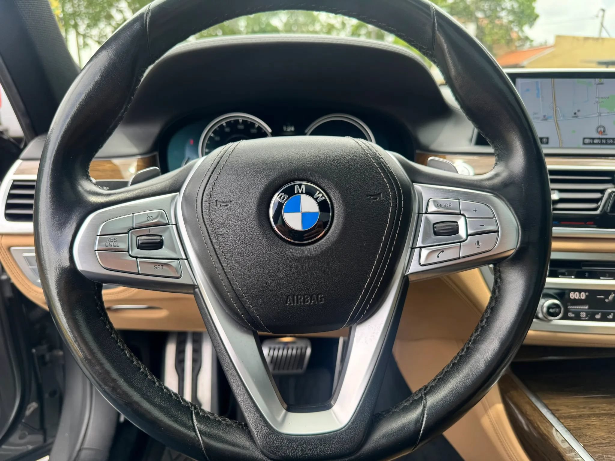 Used 2016 BMW 750i xDrive AWD/4WD image 27