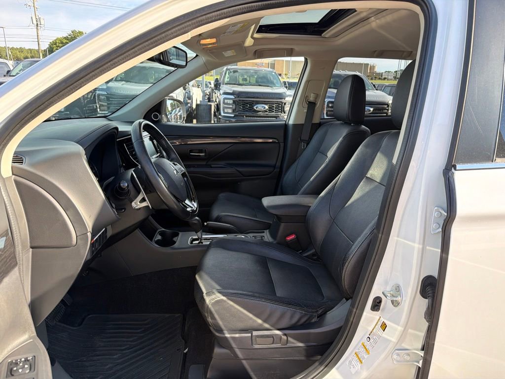 Used 2016 Mitsubishi Outlander GT AWD/4WD image 11