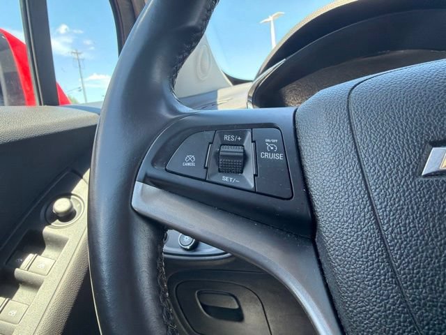 Used 2018 Chevrolet Trax LT w/ Sun & Sound Package FWD image 33