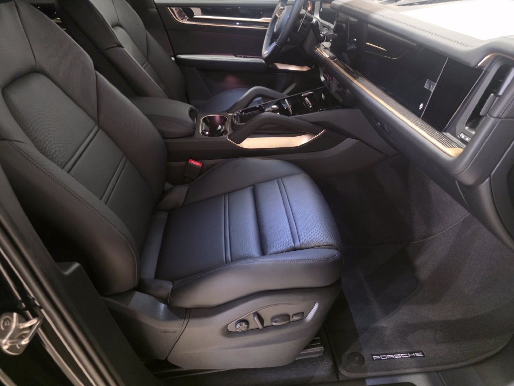 New 2026 Porsche Cayenne Turbo AWD/4WD image 23