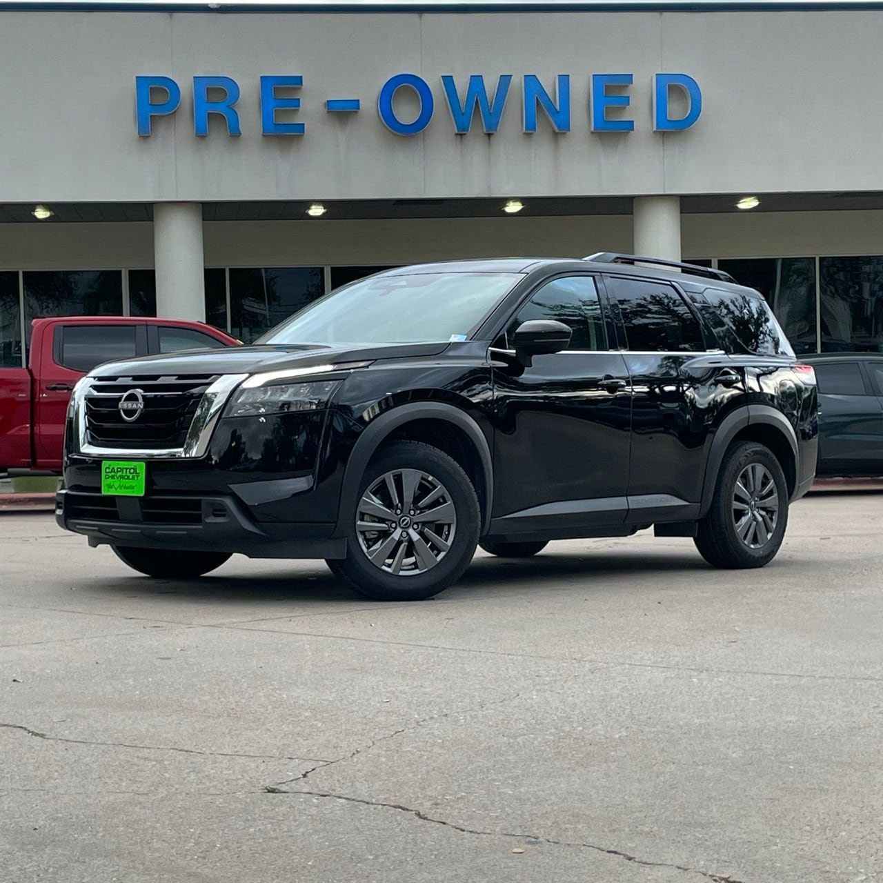 Used 2024 Nissan Pathfinder SV FWD image 2