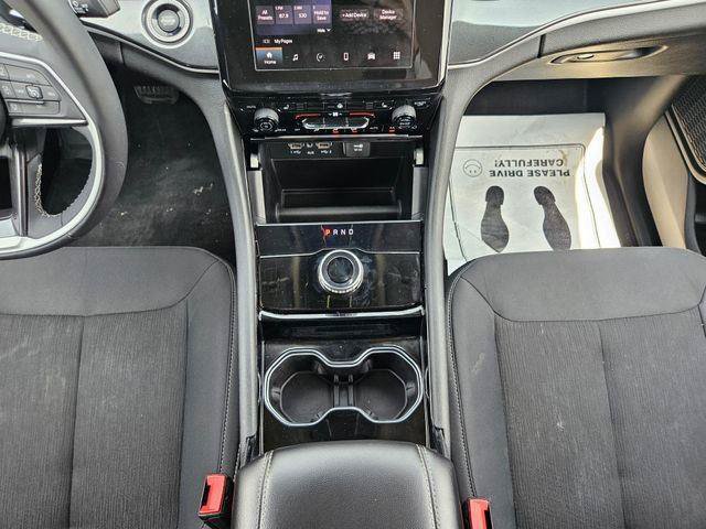 Used 2023 Jeep Grand Cherokee Laredo AWD/4WD image 24