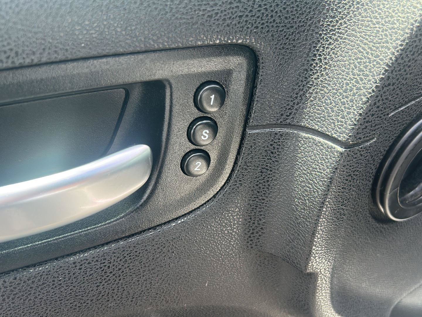 Used 2014 Chrysler 300 C RWD image 17