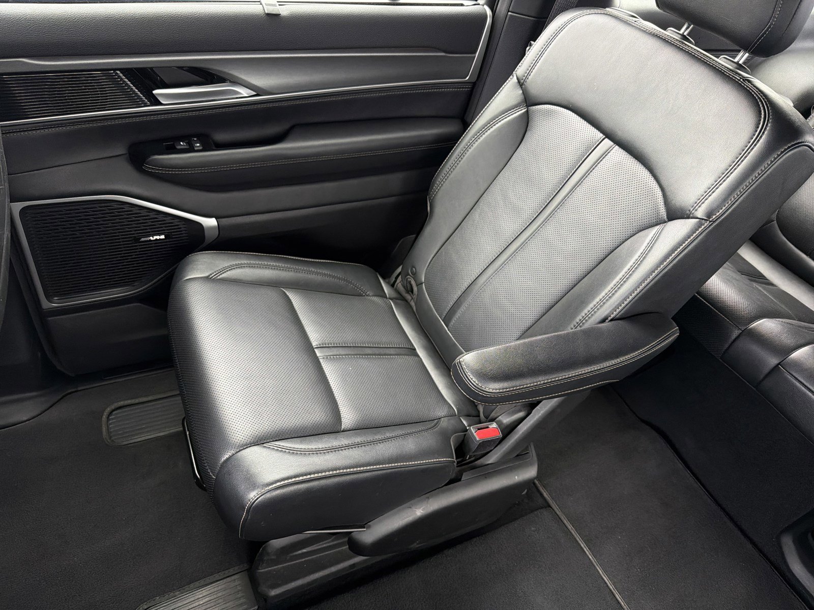 Used 2025 Jeep Wagoneer L Series III AWD/4WD image 12