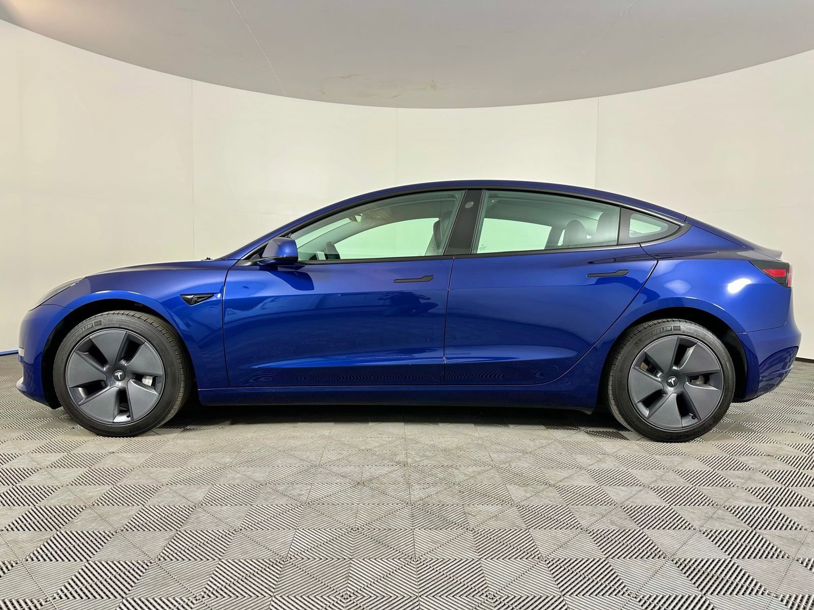 Used 2023 Tesla Model 3 Standard Range RWD image 13
