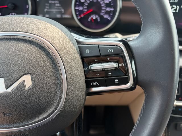 Used 2024 Kia Carnival EX FWD image 10