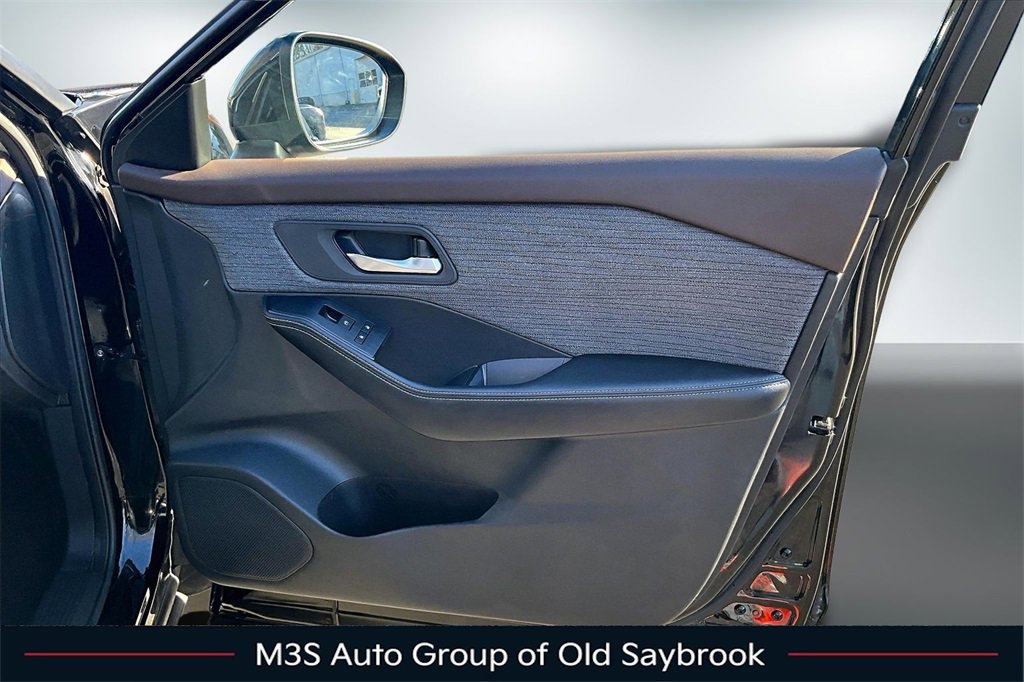 Used 2023 Nissan Rogue SV image 28