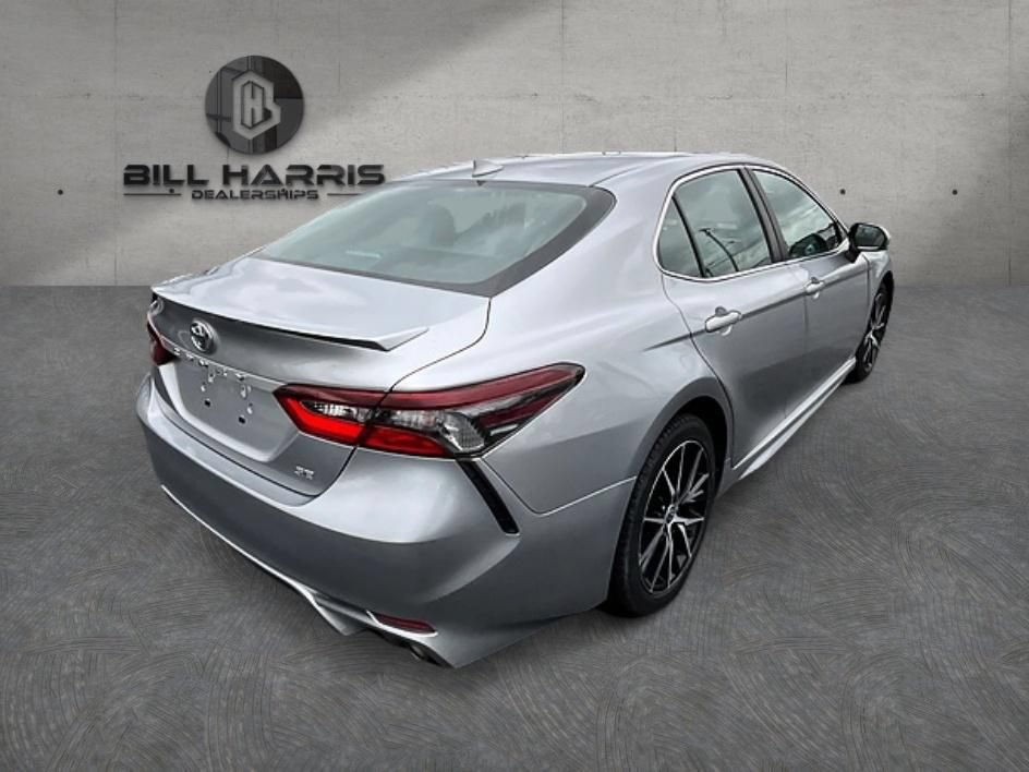 Used 2022 Toyota Camry SE FWD image 5