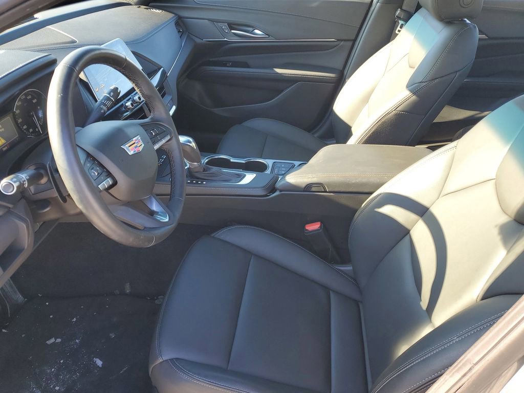 Used 2025 Cadillac CT4 Luxury image 5