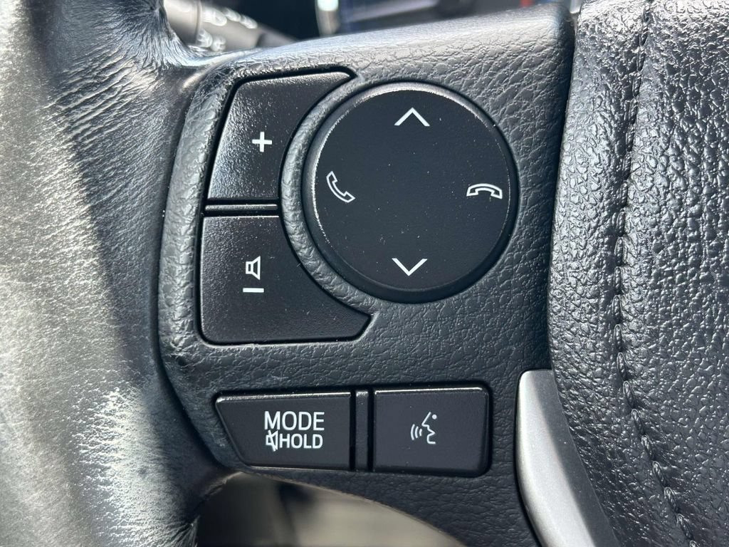 Used 2018 Toyota Corolla XLE FWD image 25