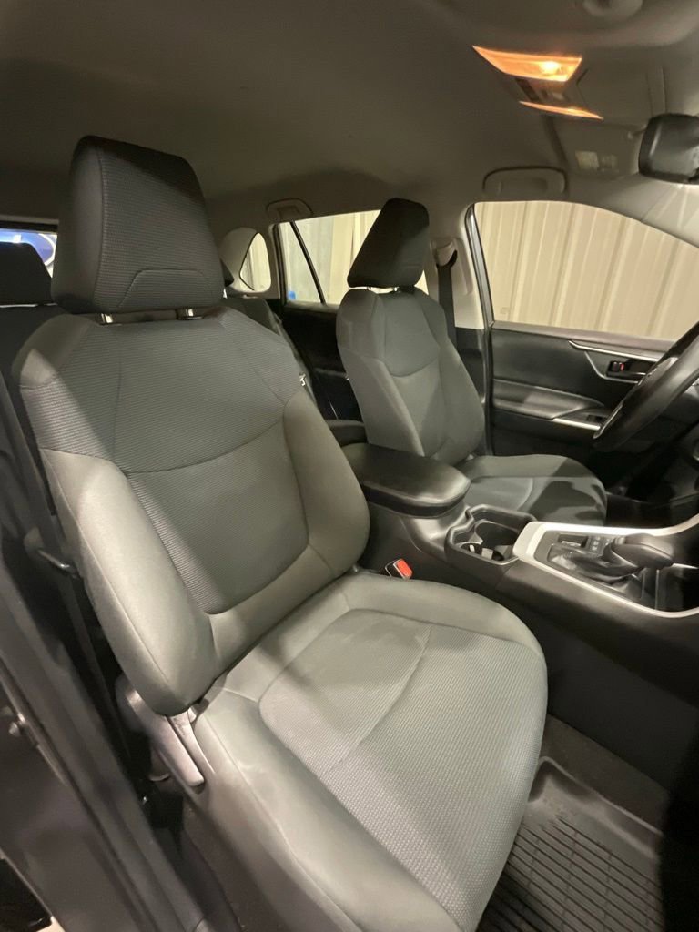 Used 2021 Toyota RAV4 LE AWD/4WD image 13