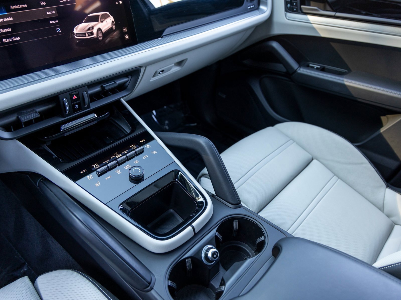 Certified 2025 Porsche Cayenne image 41