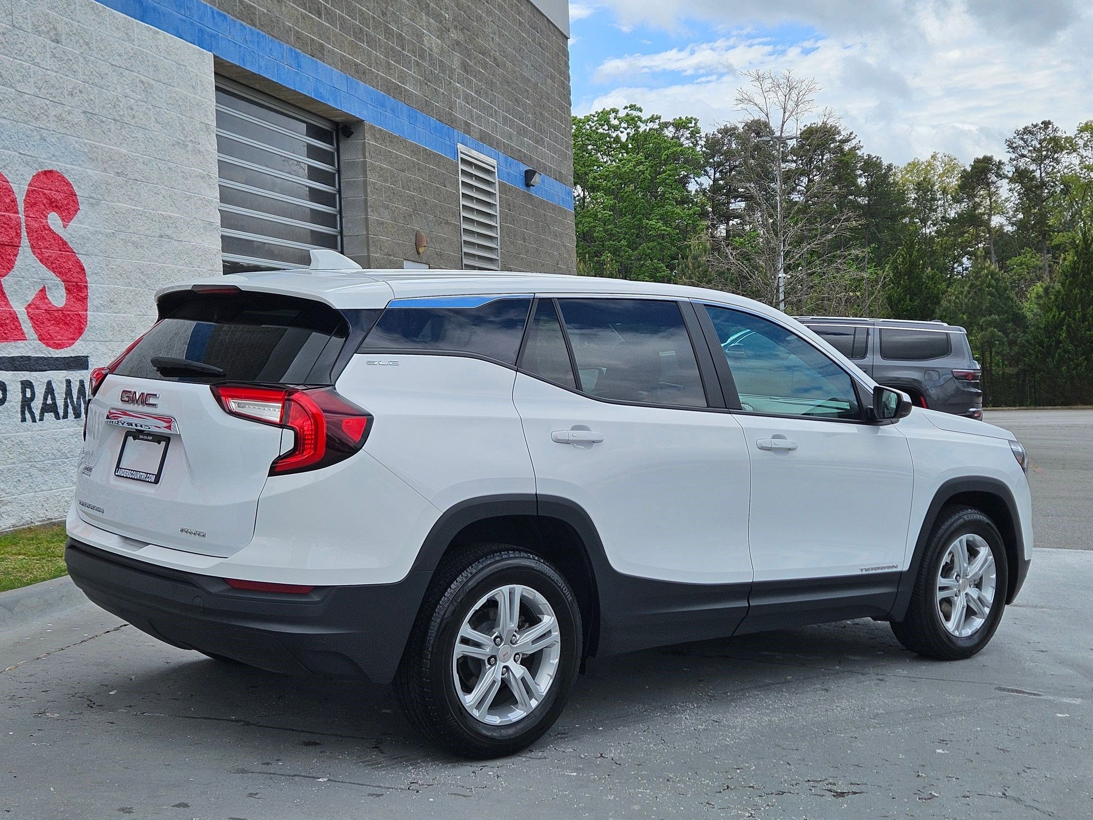Used 2024 GMC Terrain SLE AWD/4WD image 7