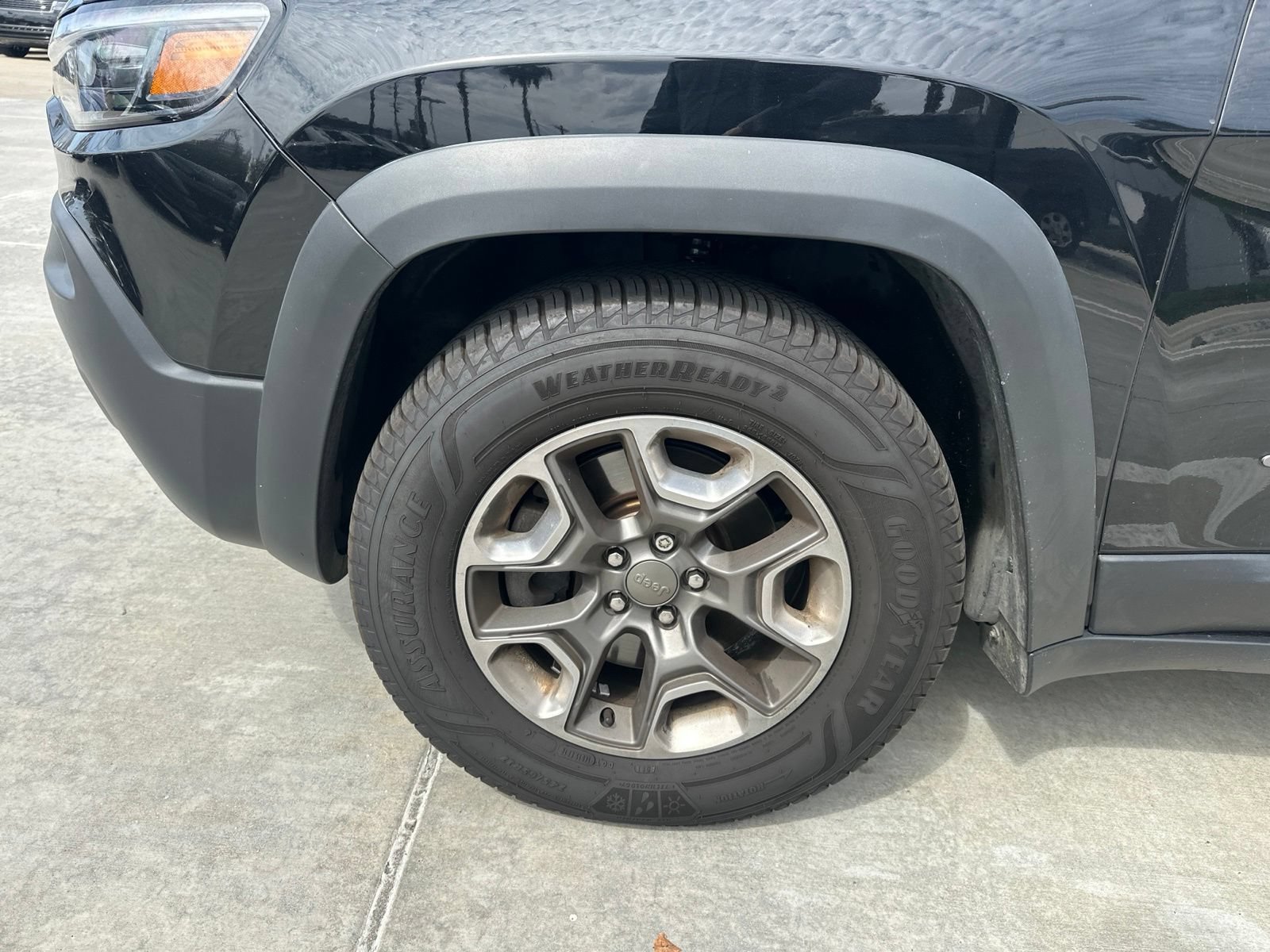 Used 2019 Jeep Cherokee Trailhawk w/ Cold Weather Group AWD/4WD image 14