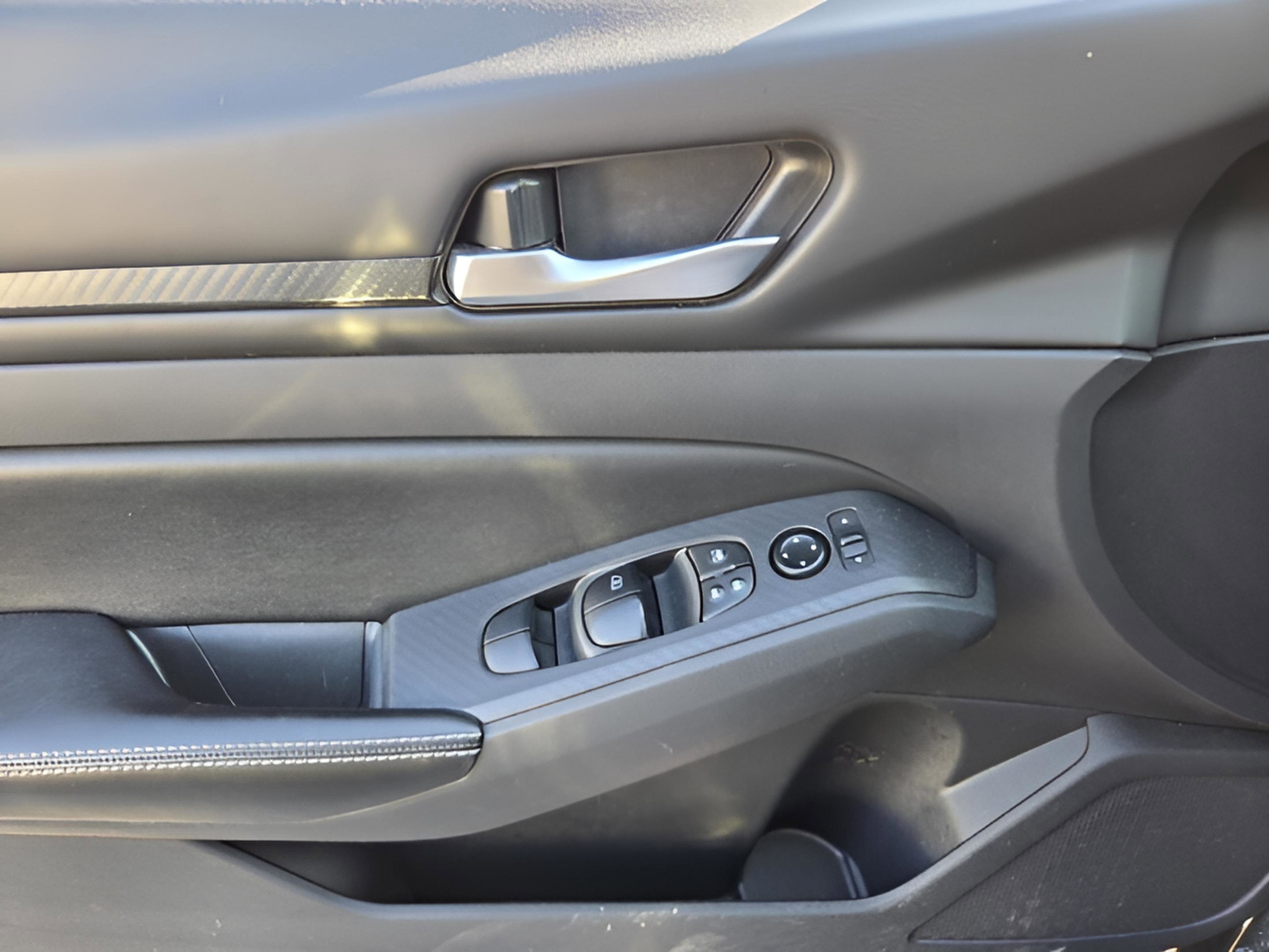 Used 2024 Nissan Altima 2.5 SV image 25