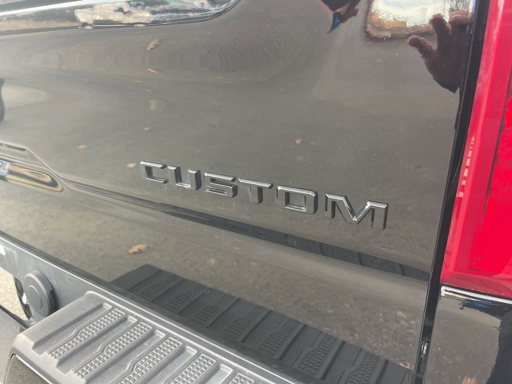Used 2024 Chevrolet Silverado 1500 Custom w/ Dark Appearance Package image 25