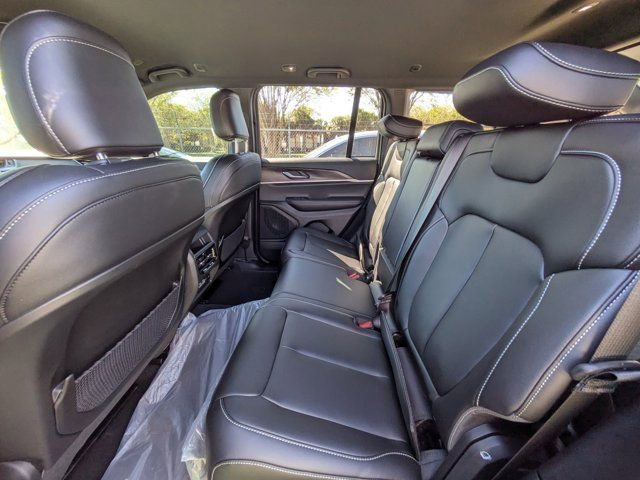 New 2025 Jeep Grand Cherokee Limited w/ Black Appearance Package image 12
