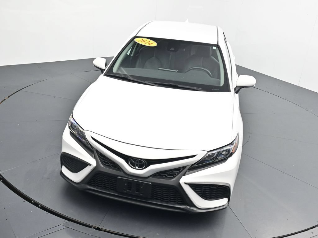 Used 2024 Toyota Camry SE w/ Cold Weather Package FWD image 25