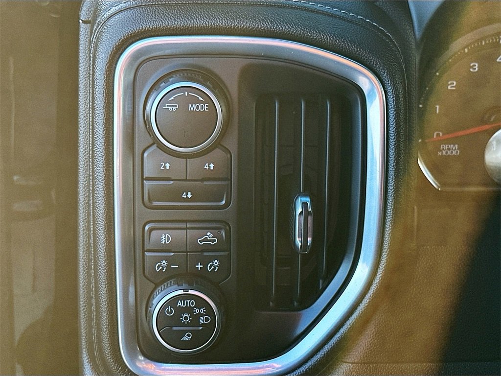 Used 2022 Chevrolet Silverado 2500 LT w/ Convenience Package image 10