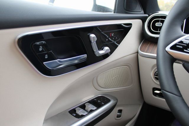 New 2025 Mercedes-Benz C 300 4MATIC Sedan image 23