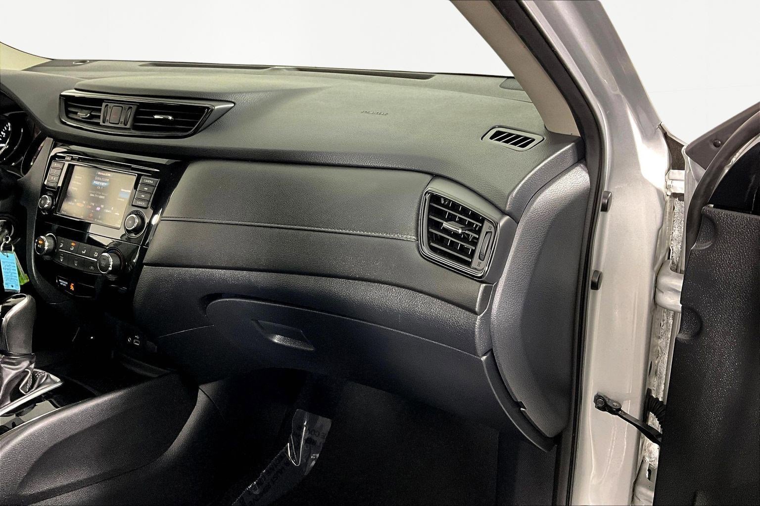 Certified 2020 Nissan Rogue S image 27