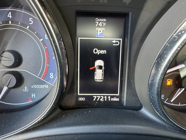 Used 2017 Toyota Corolla iM image 12