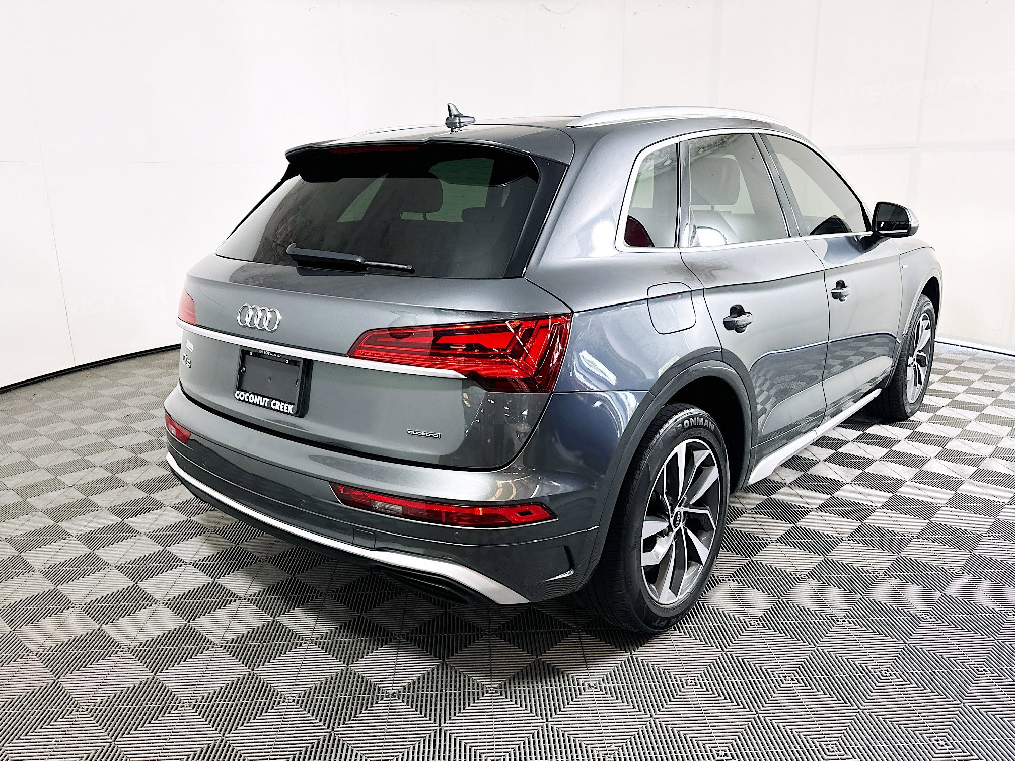 Used 2022 Audi Q5 2.0T Premium Plus AWD/4WD image 3