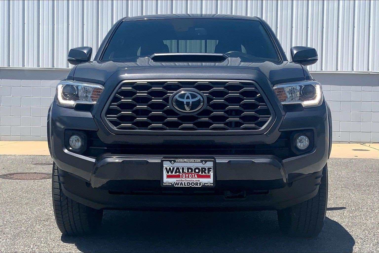Used 2020 Toyota Tacoma TRD Sport AWD/4WD image 3