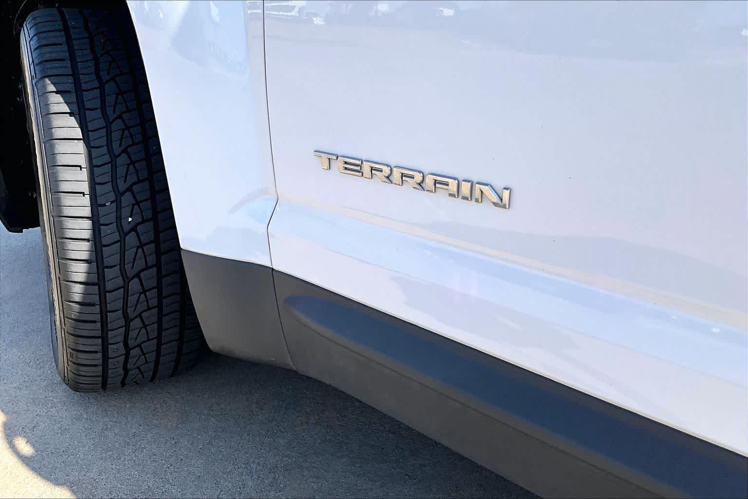 Used 2017 GMC Terrain SLT w/ Driver Alert Package I FWD image 32
