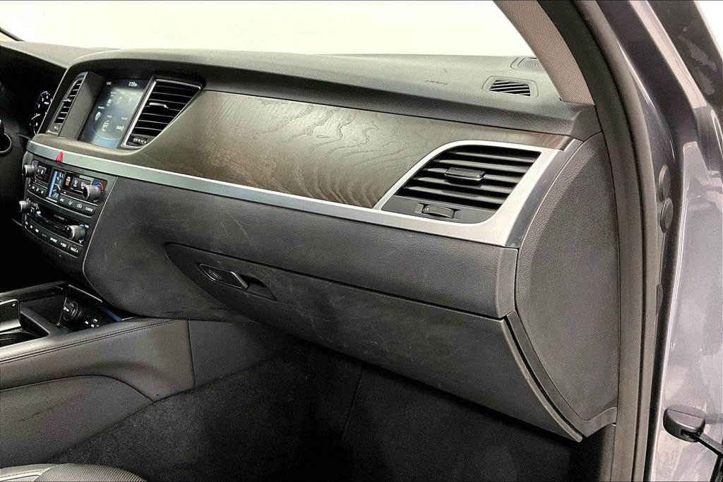 Used 2015 Hyundai Genesis 5.0 w/ Option Group 05 image 19