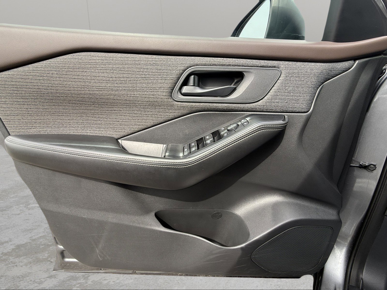 Used 2021 Nissan Rogue S image 22