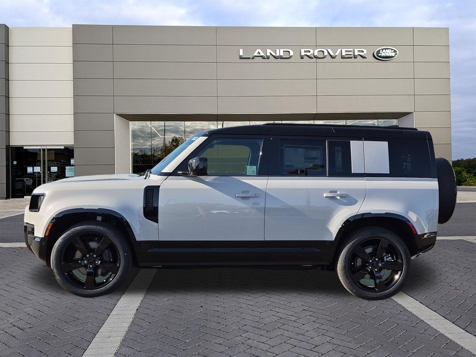 New 2026 Land Rover Defender 110 X-Dynamic SE AWD/4WD image 8