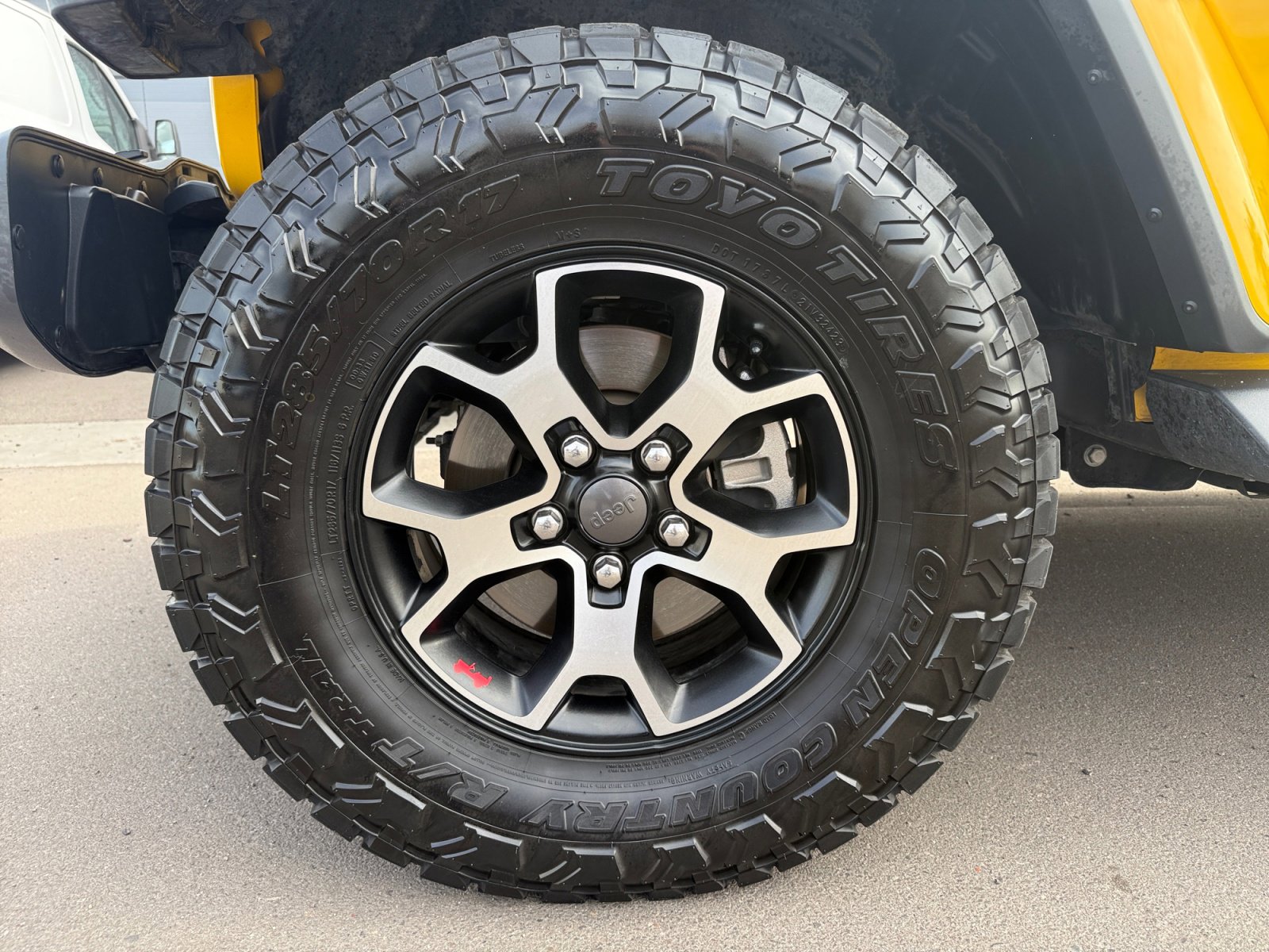 Used 2019 Jeep Wrangler Unlimited Sahara w/ Uconnect 4C Nav & Sound Group image 11