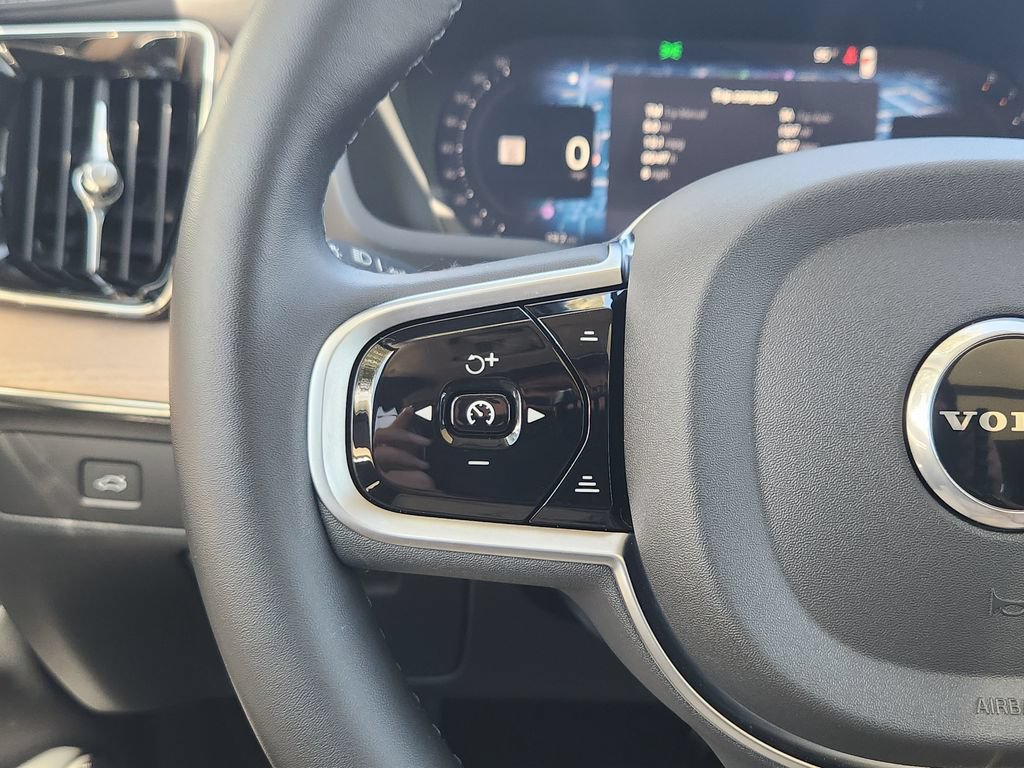 Used 2025 Volvo XC90 B6 Plus AWD/4WD image 16