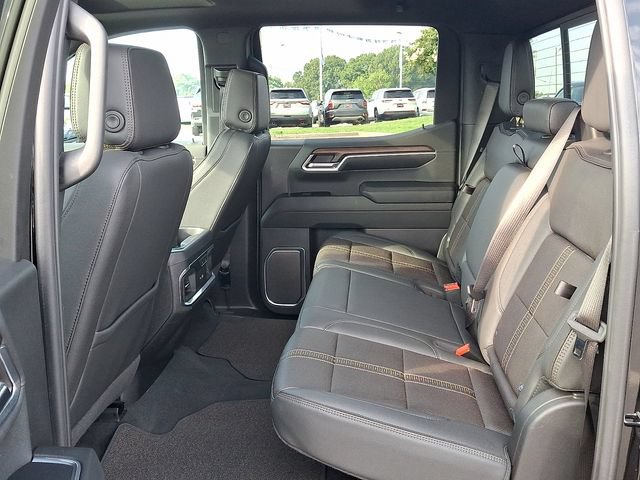 Used 2024 Chevrolet Silverado 1500 High Country w/ Technology Package AWD/4WD image 9