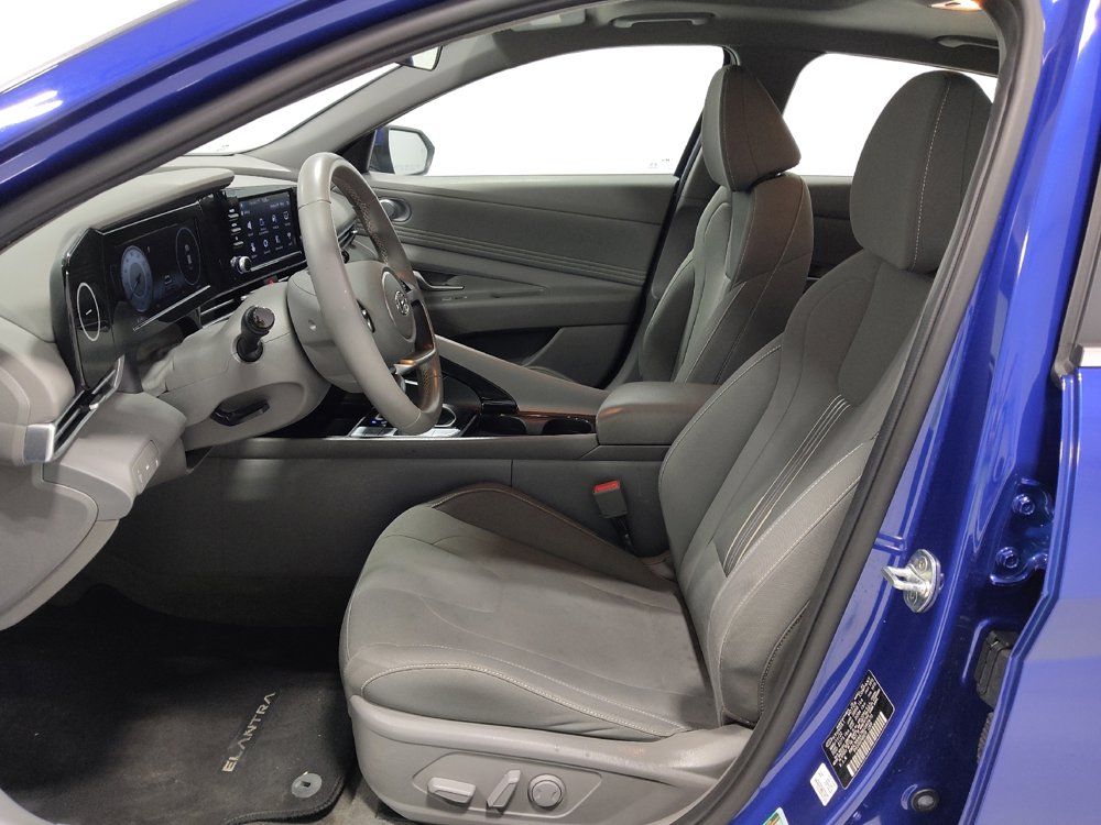 Used 2022 Hyundai Elantra SEL w/ Convenience + Premium Package FWD image 17
