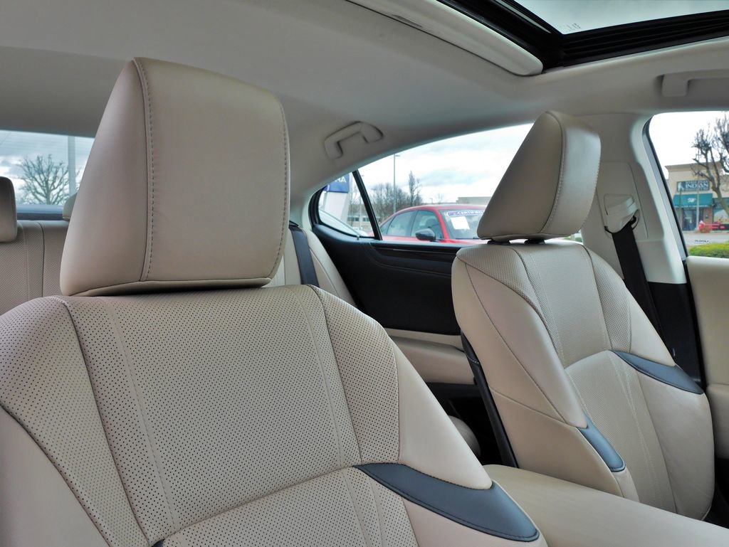 Used 2019 Lexus ES 300h w/ Accessory Package 2 image 14