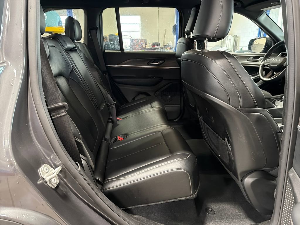 Used 2024 Jeep Grand Cherokee Limited AWD/4WD image 64