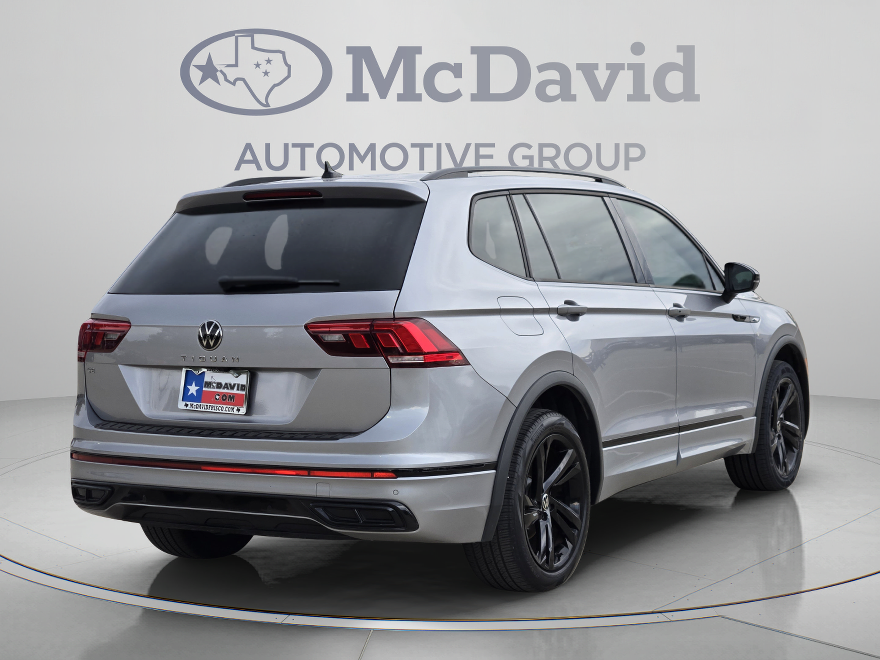 Used 2024 Volkswagen Tiguan SE R-Line FWD image 6