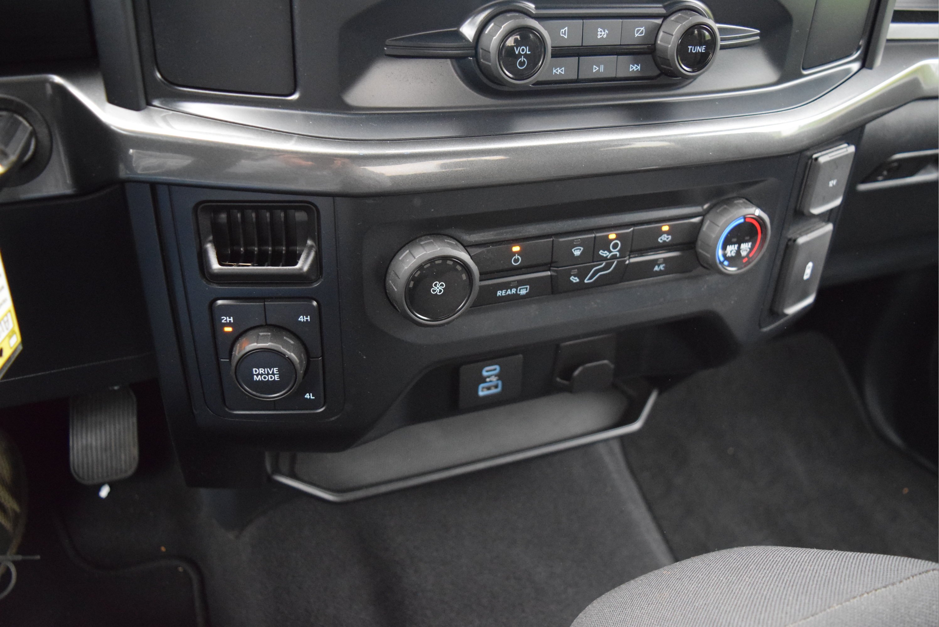 Certified 2023 Ford F150 XL w/ STX Appearance Package AWD/4WD image 17