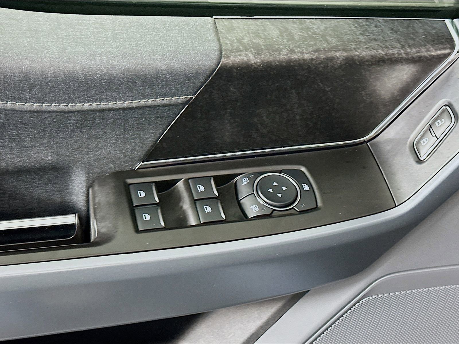 Used 2023 Ford F150 Lightning XLT AWD/4WD image 18