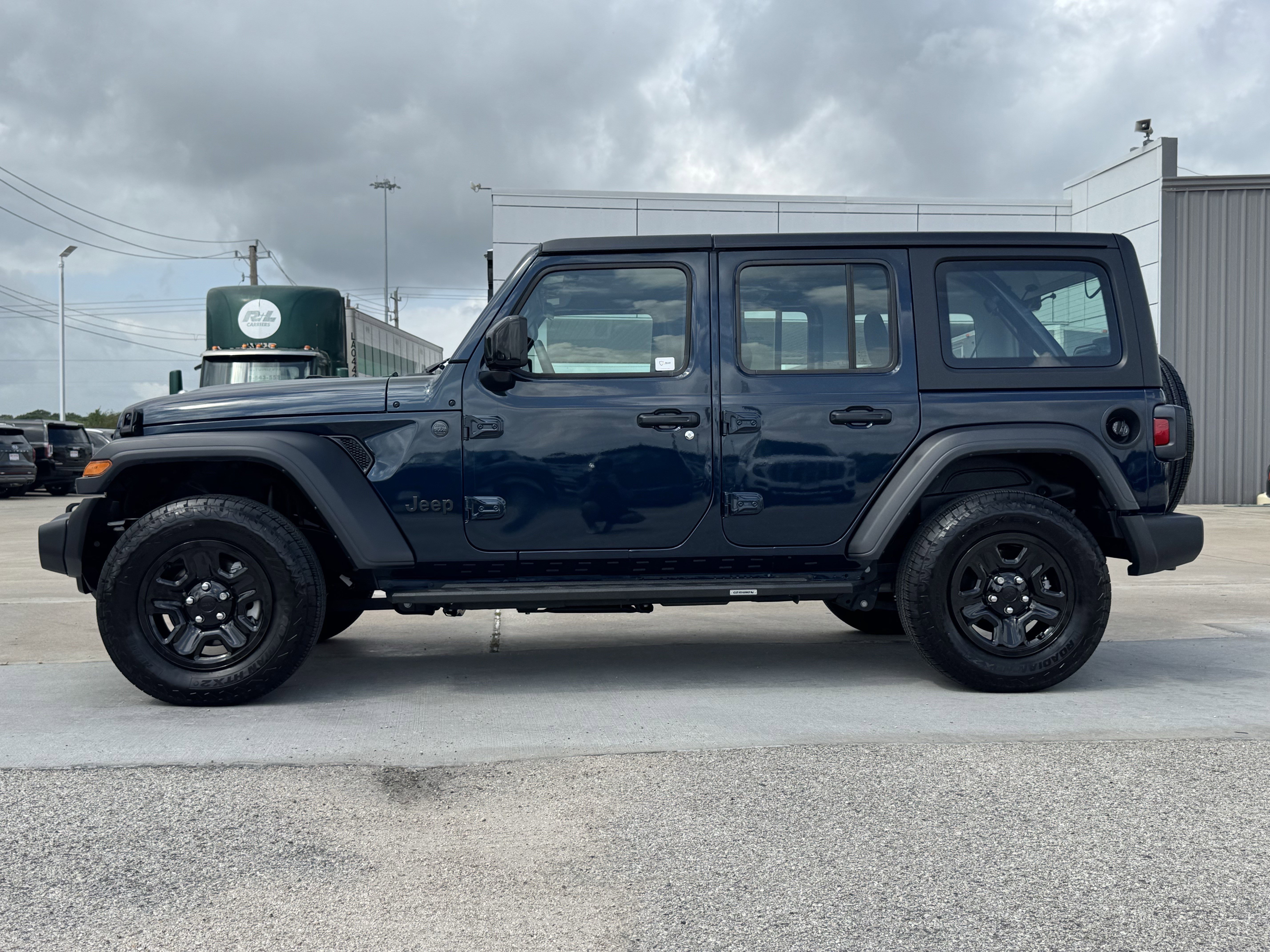 Used 2025 Jeep Wrangler Sport image 7