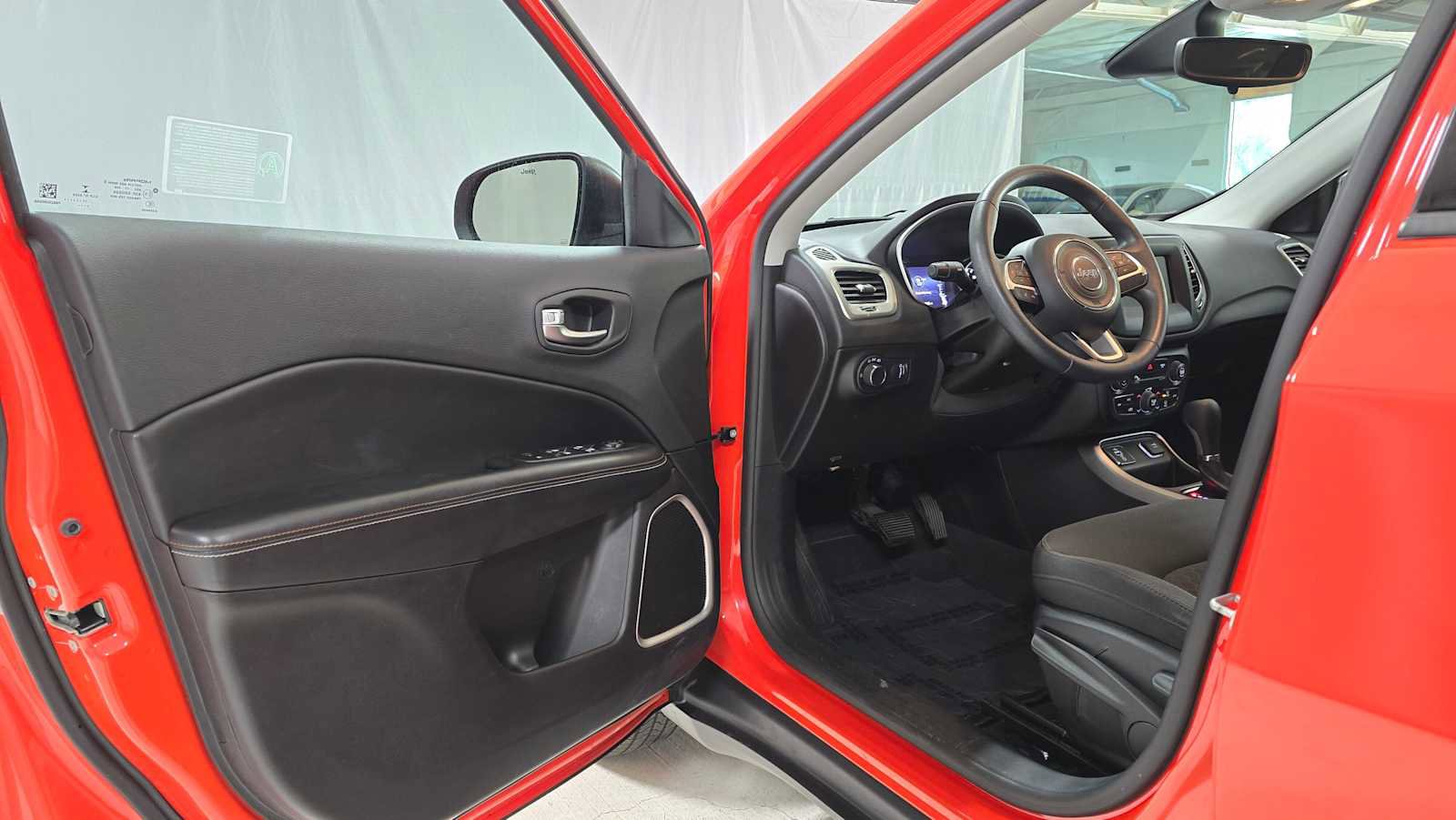 Used 2018 Jeep Compass Sport w/ Tech Group FWD image 19