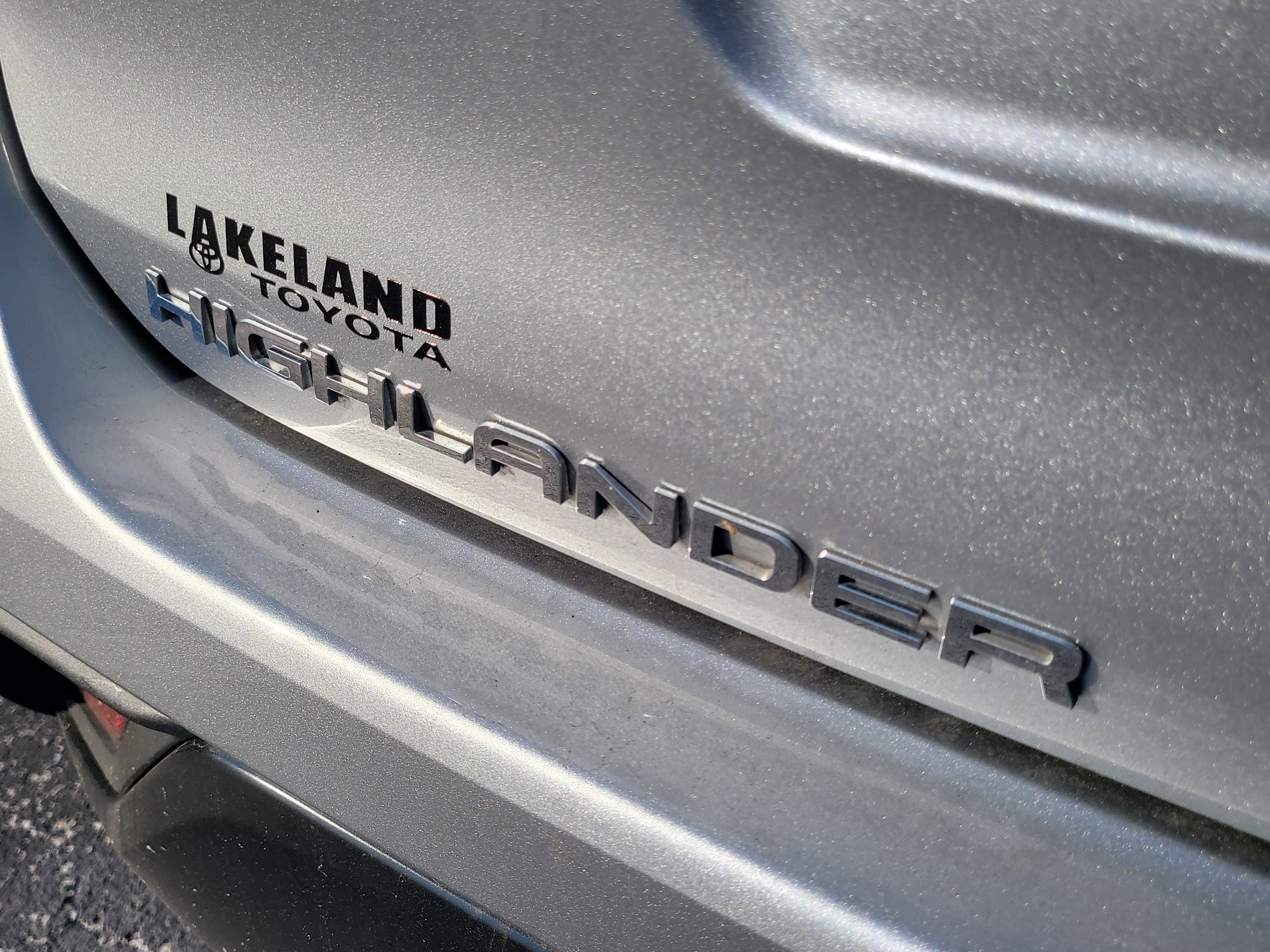 Certified 2024 Toyota Highlander XLE image 11