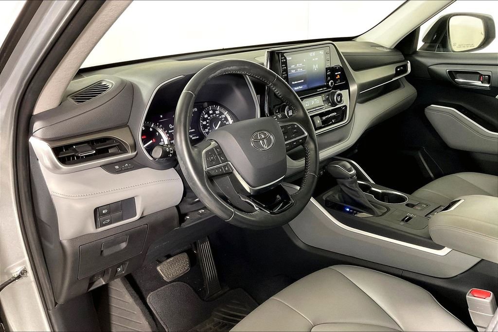 Used 2021 Toyota Highlander XLE image 14