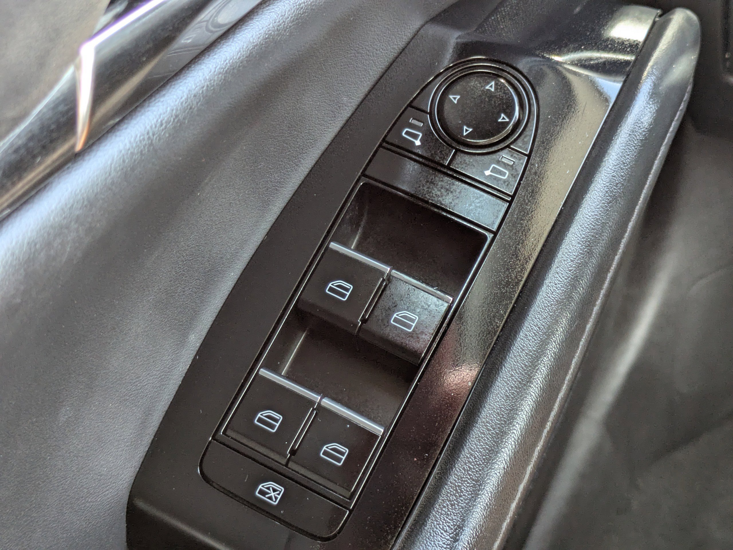 Used 2024 MAZDA MAZDA3 s image 28