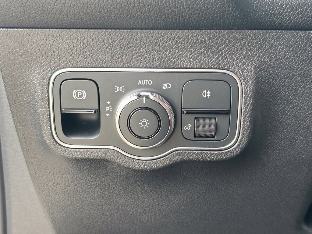 Used 2022 Mercedes-Benz GLB 35 AMG 4MATIC image 26