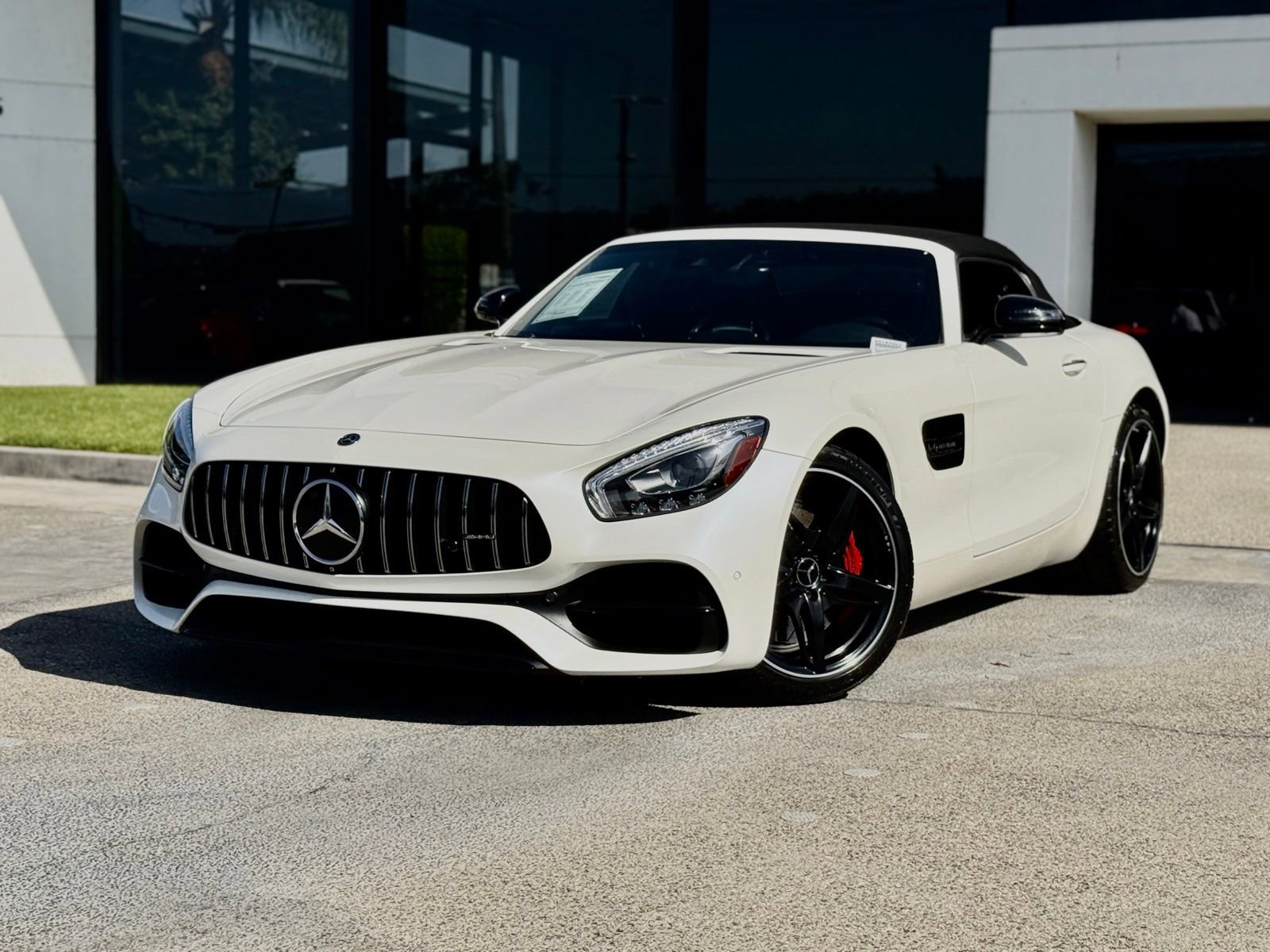 Used 2018 Mercedes-Benz AMG GT Roadster image 2