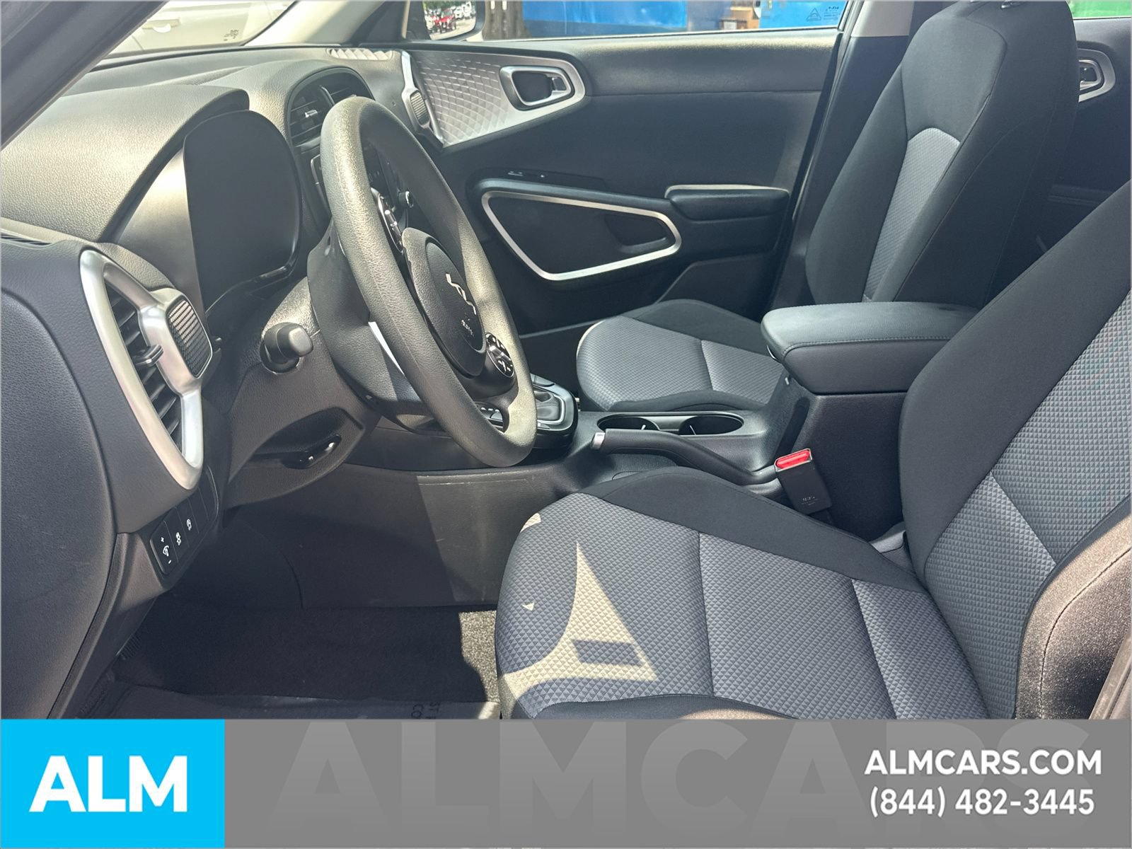 Used 2025 Kia Soul LX w/ LX Technology Package FWD image 10